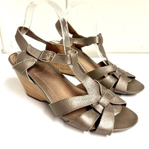 CLARKS Artisan Woodward Willow Champagne Leather sandals women’s size 10M